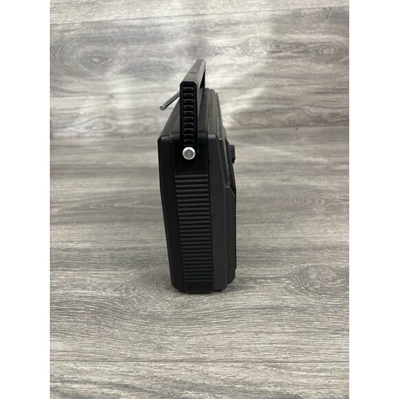 Realistic Radio Shack 12-625A FM AM Portable AC DC Radio TESTED Retro Vintage - Picture 6 of 7